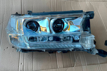 Toyota Land Cruiser 200 2007-2021 Front headlights 2016+ (Standard, used) photo 4