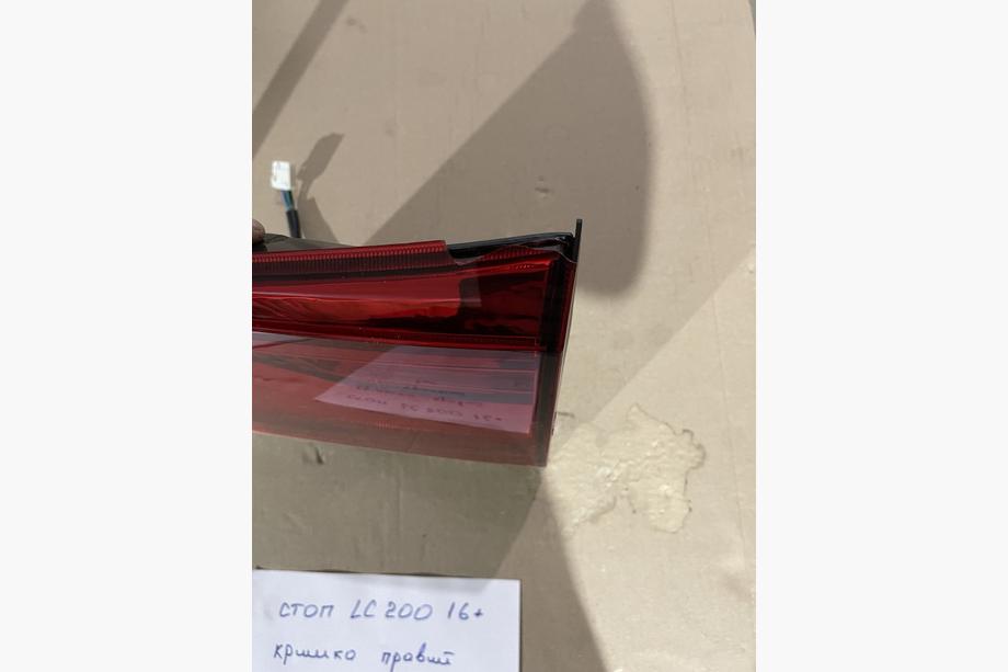 Toyota Land Cruiser 200 2007-2021 Clearance Rear Right Inner Tail Light 2016-2021 (OEM Standard) (Trunk Lid) (Cracked) Photo 1