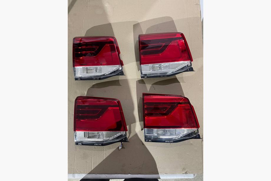 Toyota Land Cruiser 200 2007-2021 Clearance rear left inner tail light 2016-2021 (OEM standard) (trunk lid) (cracked) Image