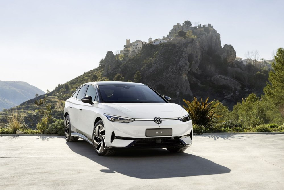 Volkswagen ID.7: Premium electric fastback with long range
