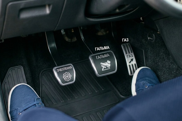Car pedal layout: a simple guide for beginners