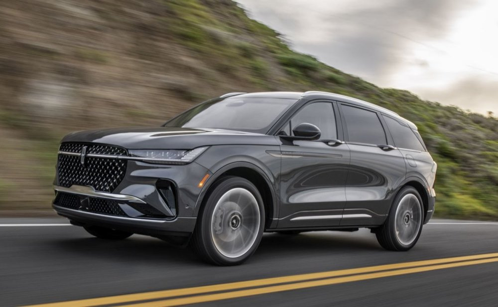 2025 Lincoln Nautilus review: luxury and tech in the midsize class