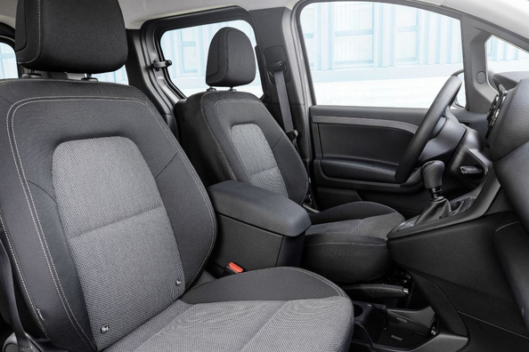 Mercedes-Benz Citan Tourer Review: Compact Passenger Van Photo 7