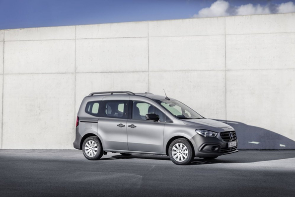 Mercedes-Benz Citan Tourer Review: Compact Passenger Van Photo 2