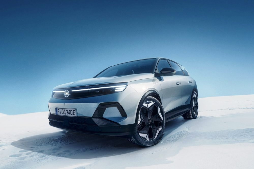 Review: The modern electric crossover Opel Grandland Electric