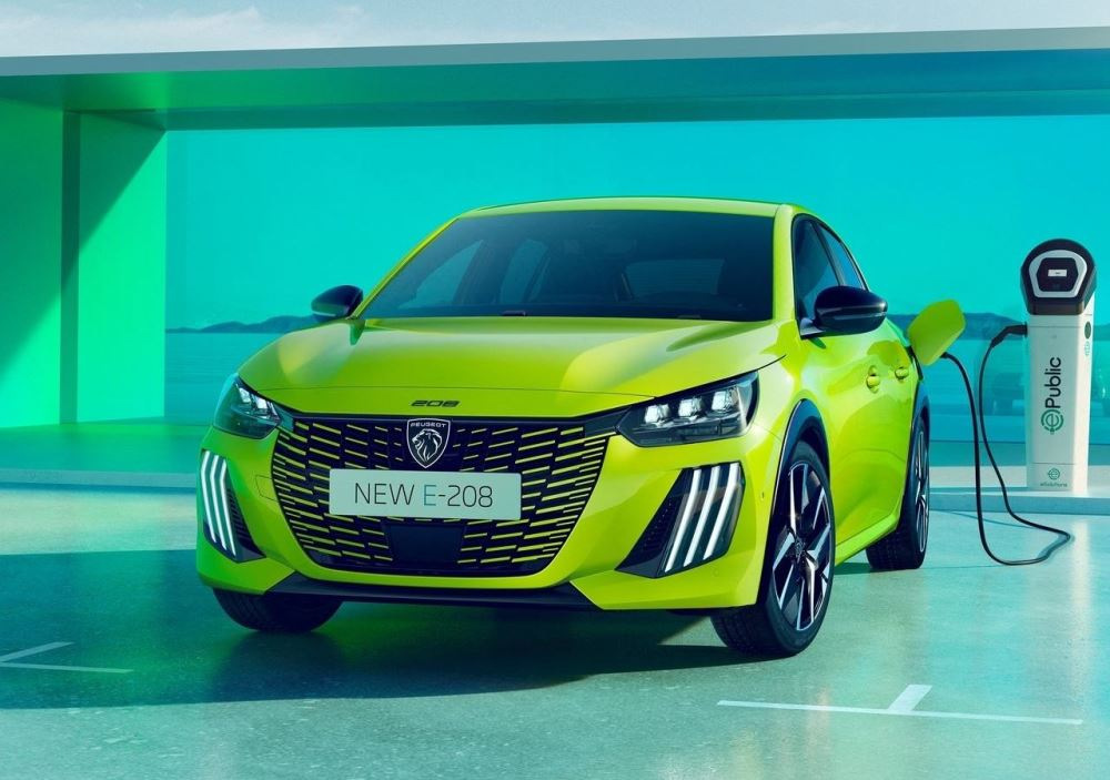 Peugeot e-208 review: specs, trim levels, photos