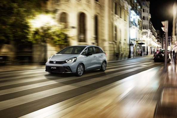 Honda Jazz IV: compact hybrid with a roomy interior