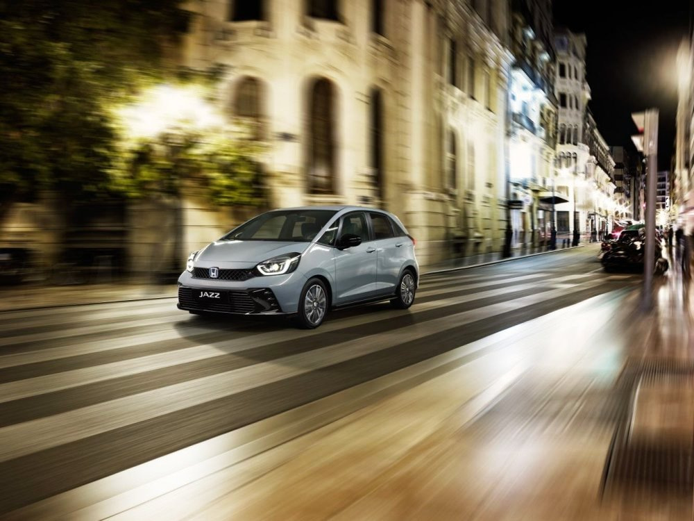 Honda Jazz IV: compact hybrid with a roomy interior