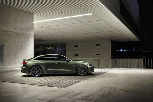 Audi RS5 Sedan Review: Powerful Plug-in Hybrid from Audi Sport Photo 3