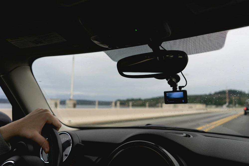 Dashcam in the car: How to choose a reliable road witness