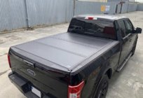 Toyota Hilux 2006-2015 4-piece tonneau cover (2011-2015) photo 1