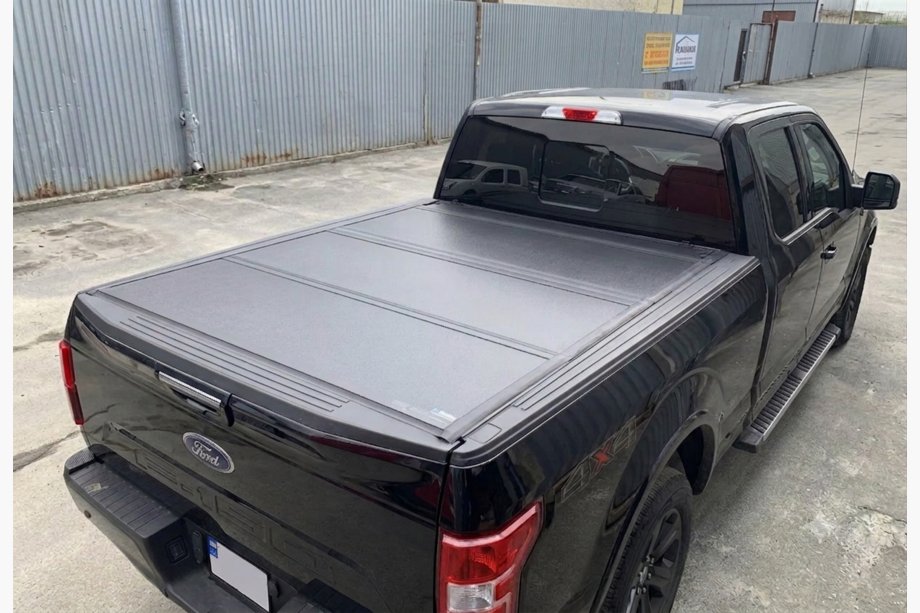 Toyota Hilux 2006-2015 4-piece tonneau cover (2011-2015) Image