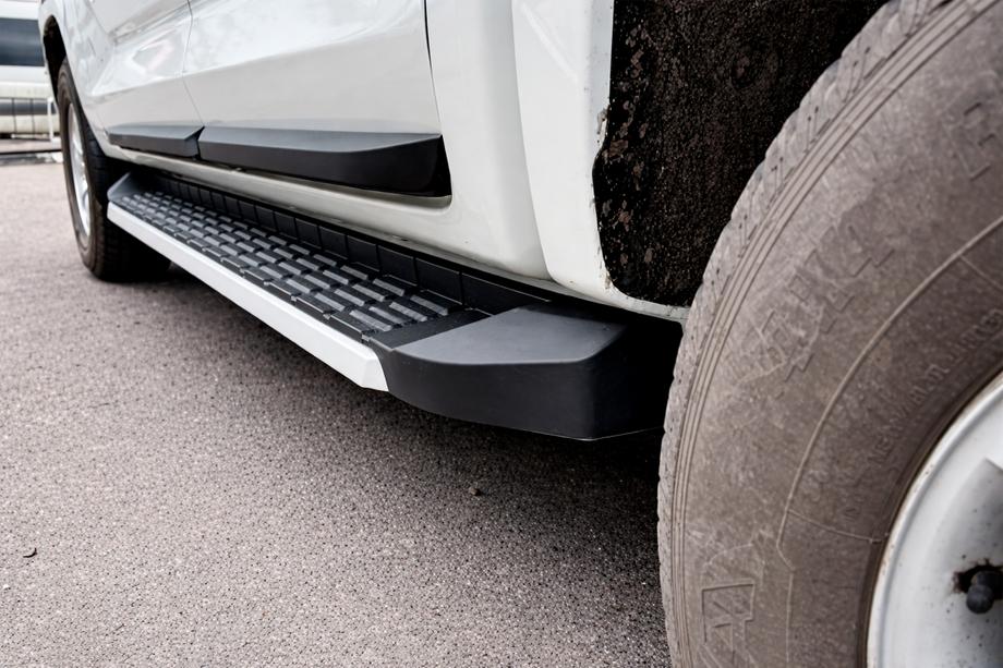 Mitsubishi L200 2024- Side steps HARMS (2 pcs) Image