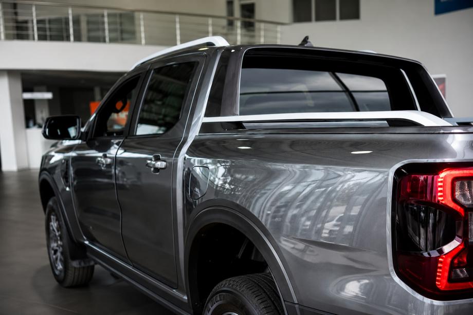 Ford Ranger 2022- OEM Gray Roof Rails (Aluminum) Image
