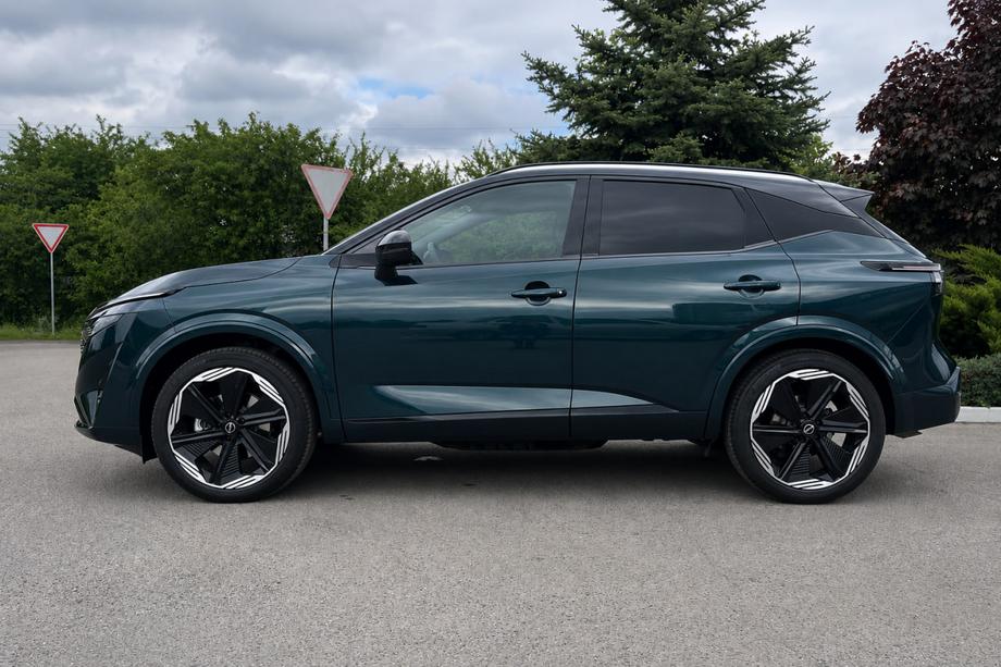 Nissan Qashqai 2021- Integrated OEM Roof Rails, Grey (Aluminium) Image