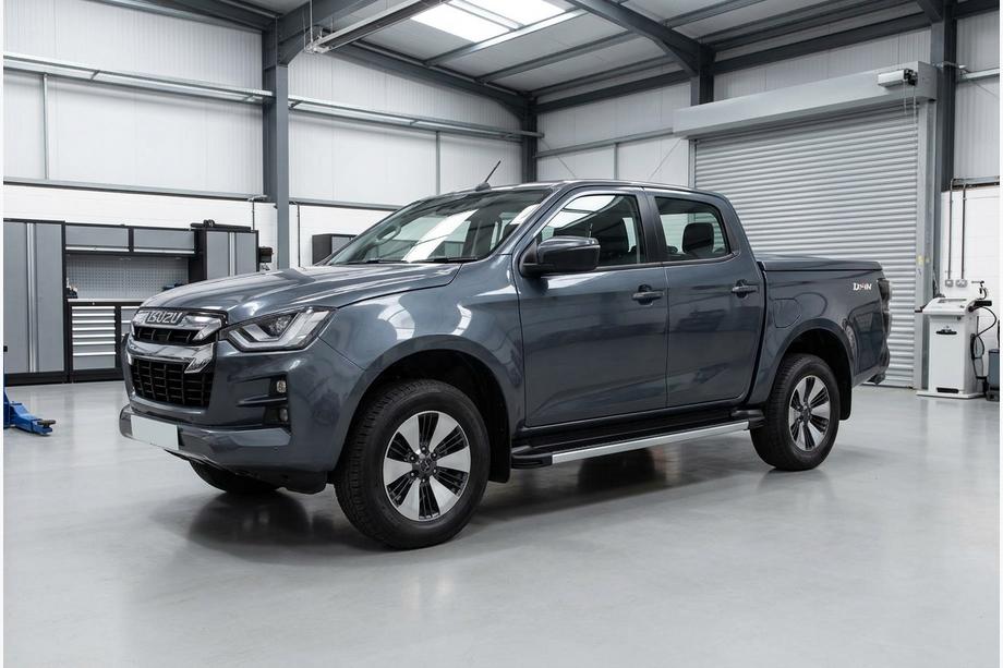 Isuzu D-Max 2019- Maya V1 side steps (2 pcs, aluminum) Image