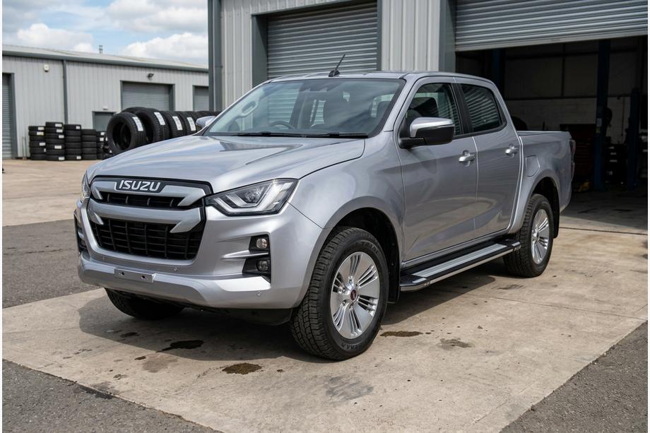 Isuzu D-Max 2019- Rainbow Side Steps (2 pcs, Aluminum) Image
