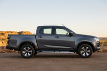 Isuzu D-Max 2019- Side Steps Mevsim Grey (2 pcs, Aluminum) photo 1