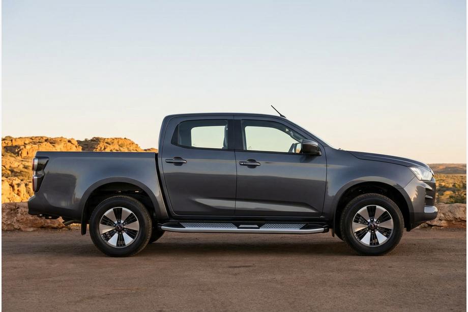 Isuzu D-Max 2019- Side Steps Mevsim Grey (2 pcs, Aluminum) Image