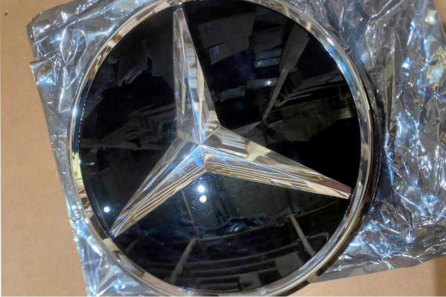 Mercedes GLE coupe C292 2015-2019 Clearance Front emblem under glass, chrome trim a0008880111 Photo 2