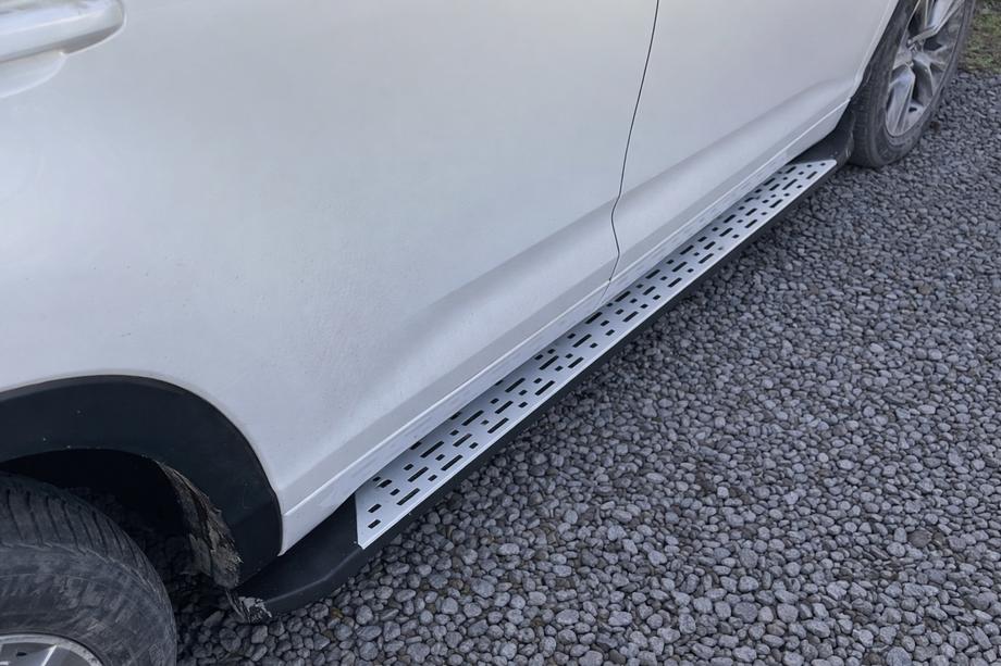 Toyota Highlander 2013-2019 Side Steps Original Design (for EU and USA, 2 pcs, Aluminum) Image