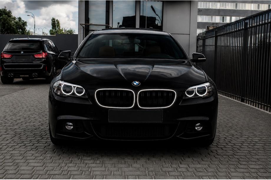 BMW 5 Series F10/F11 2010–2016 M-Look LED Kidney Grilles (Gloss Black) Image