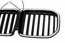 BMW X7 G07 2019- 1 Bar LED kidney grilles (2019-2022, gloss black) photo 3