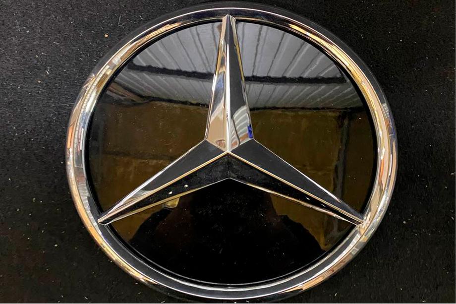 Mercedes ML W164 2005-2011 Clearance front emblem with glossy housing (18.4 cm) Photo 3