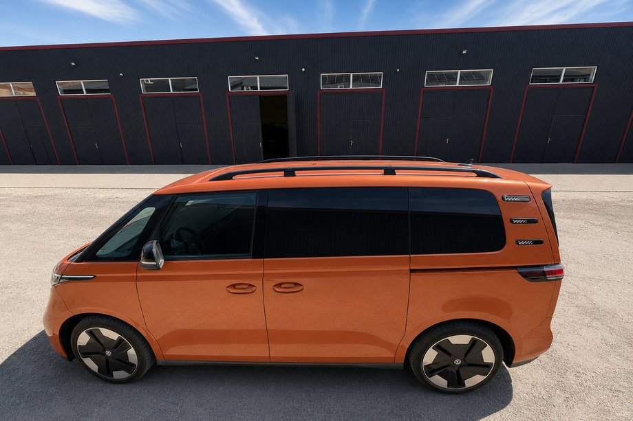 Volkswagen ID BUZZ 2022- Black Roof Rails (Turkish Design) Plastic Feet Image