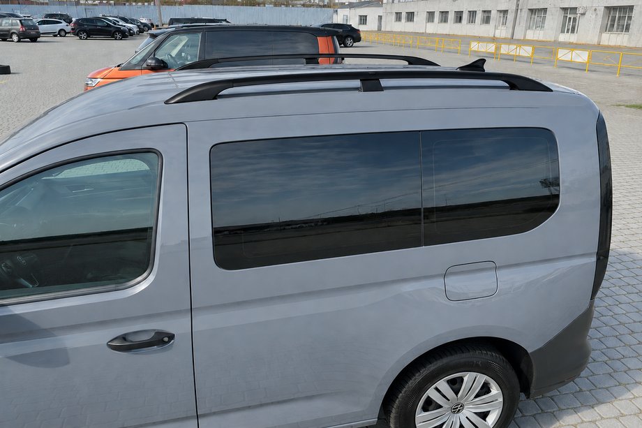 Ford Connect 2021- Black roof rails (Turkish design) Image