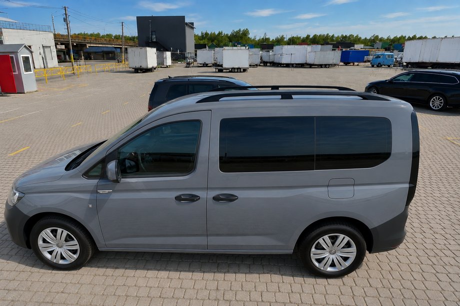Ford Connect 2021- Black roof rails (Turkish design) Maxi Base, Plastic Feet Photo 2