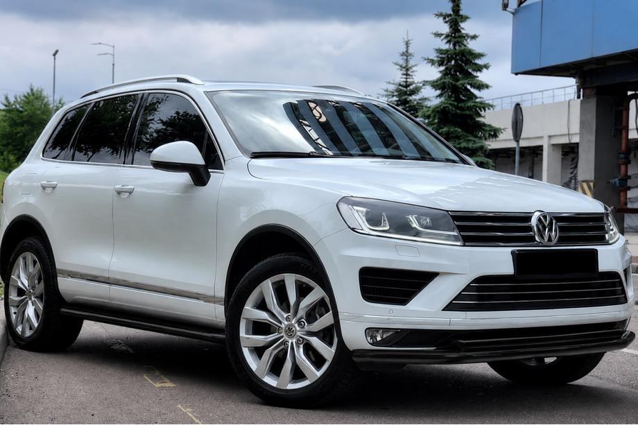 Volkswagen Touareg 2010-2018 Front bull bar ST014 Black (stainless steel) Image