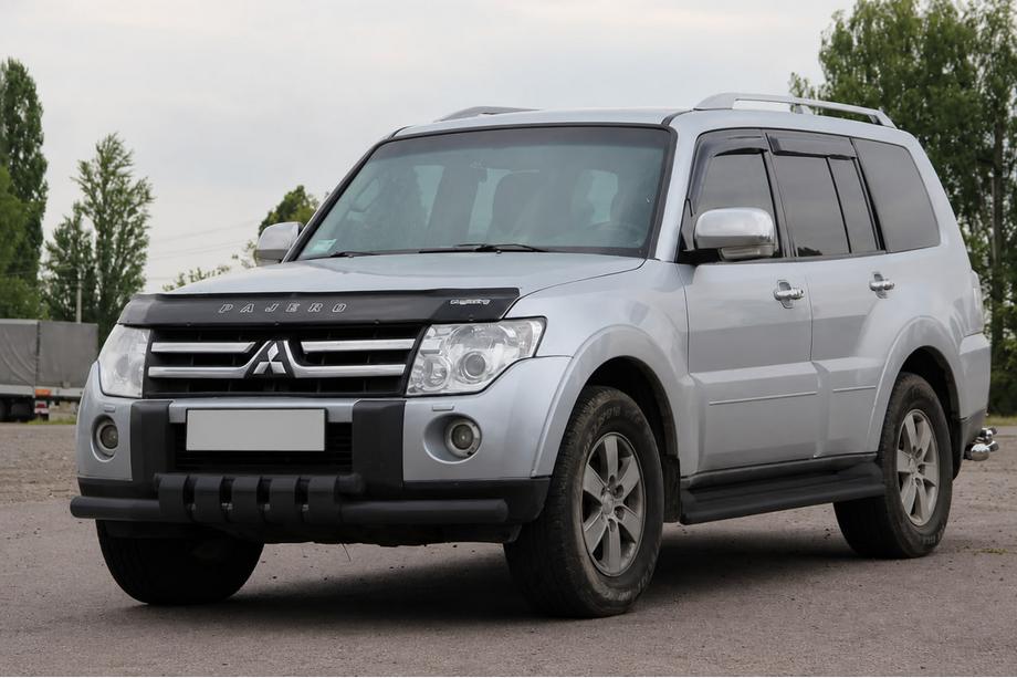Mitsubishi Pajero Wagon III 1999-2006 Front bull bar ST015 Black (stainless steel) Image