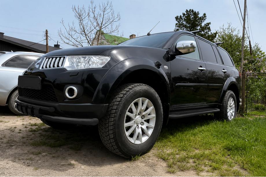 Mitsubishi Pajero Sport 2008-2015 Front bull bar ST015 Black (stainless steel) Image