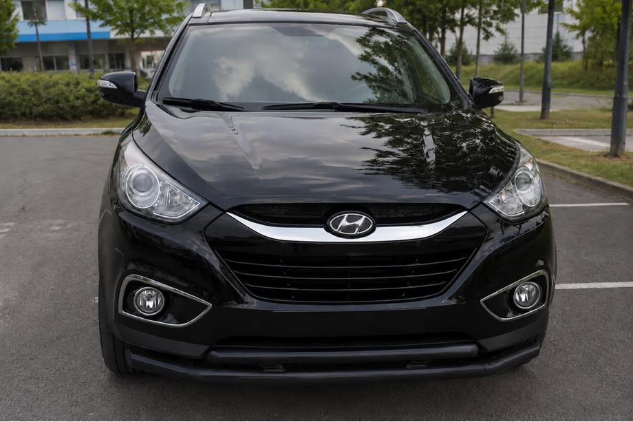 Hyundai IX-35 2010-2015 Front nudge bar ST014-2 Black (stainless steel) Image