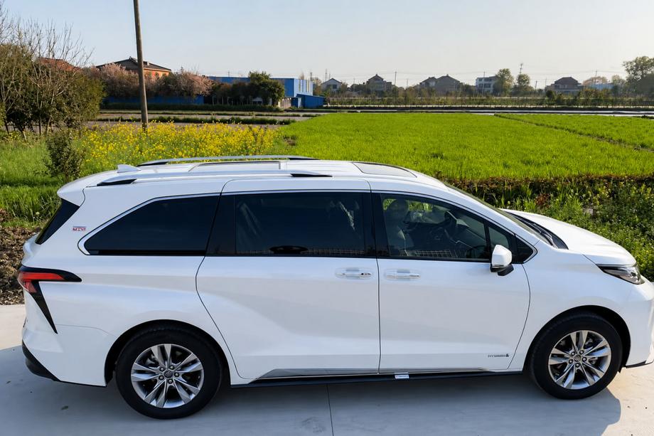 Toyota Sienna 2020- Integrated OEM Roof Rails, Grey (Aluminium) Image