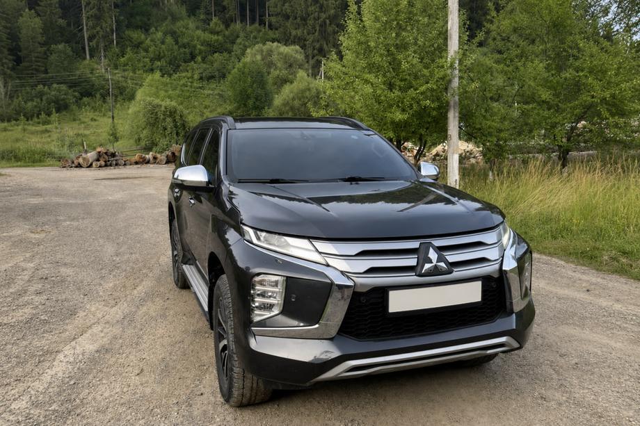 Mitsubishi Pajero Sport 2015- Integrated roof rails black OEM (2019-, Aluminum) Photo 2