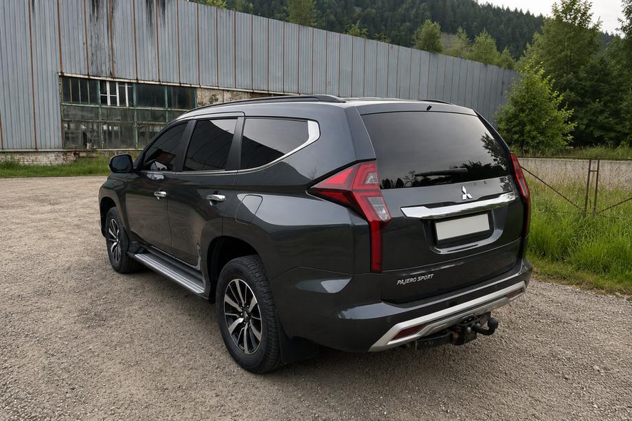 Mitsubishi Pajero Sport 2015- Integrated roof rails black OEM (2019-, Aluminum) Photo 3