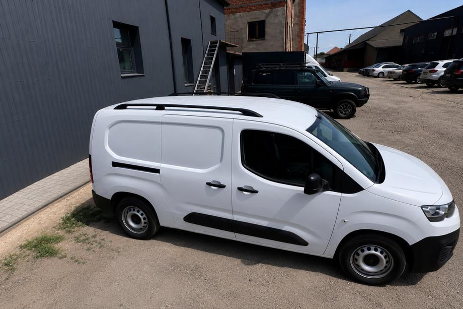 Citroen Berlingo/Multispace 2018- Black roof rails (Turkish design) Long, Plastic Feet Image