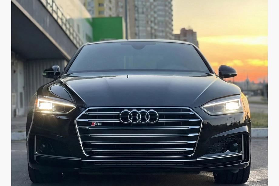 Audi A5 2016-2025 Front grille S-style (2016-2019, with chrome) Image