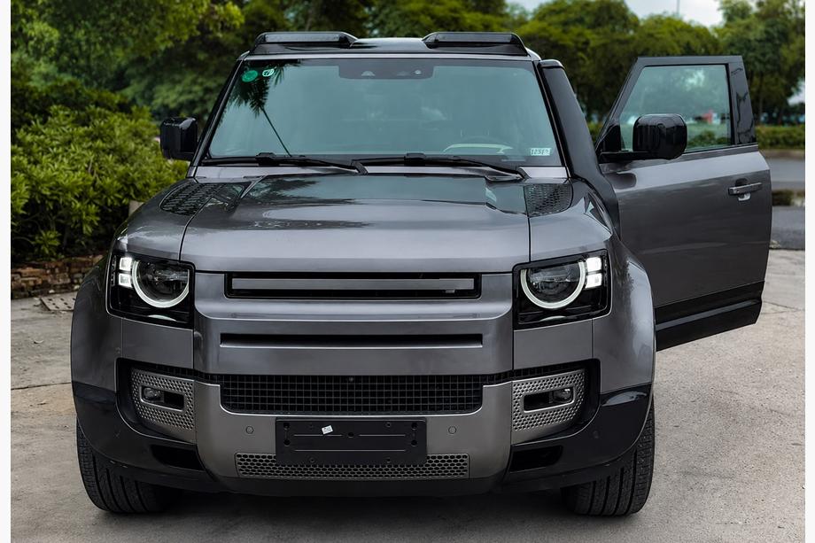 Land Rover Defender 2019- Windshield Sun Visor with 2 LEDs Image