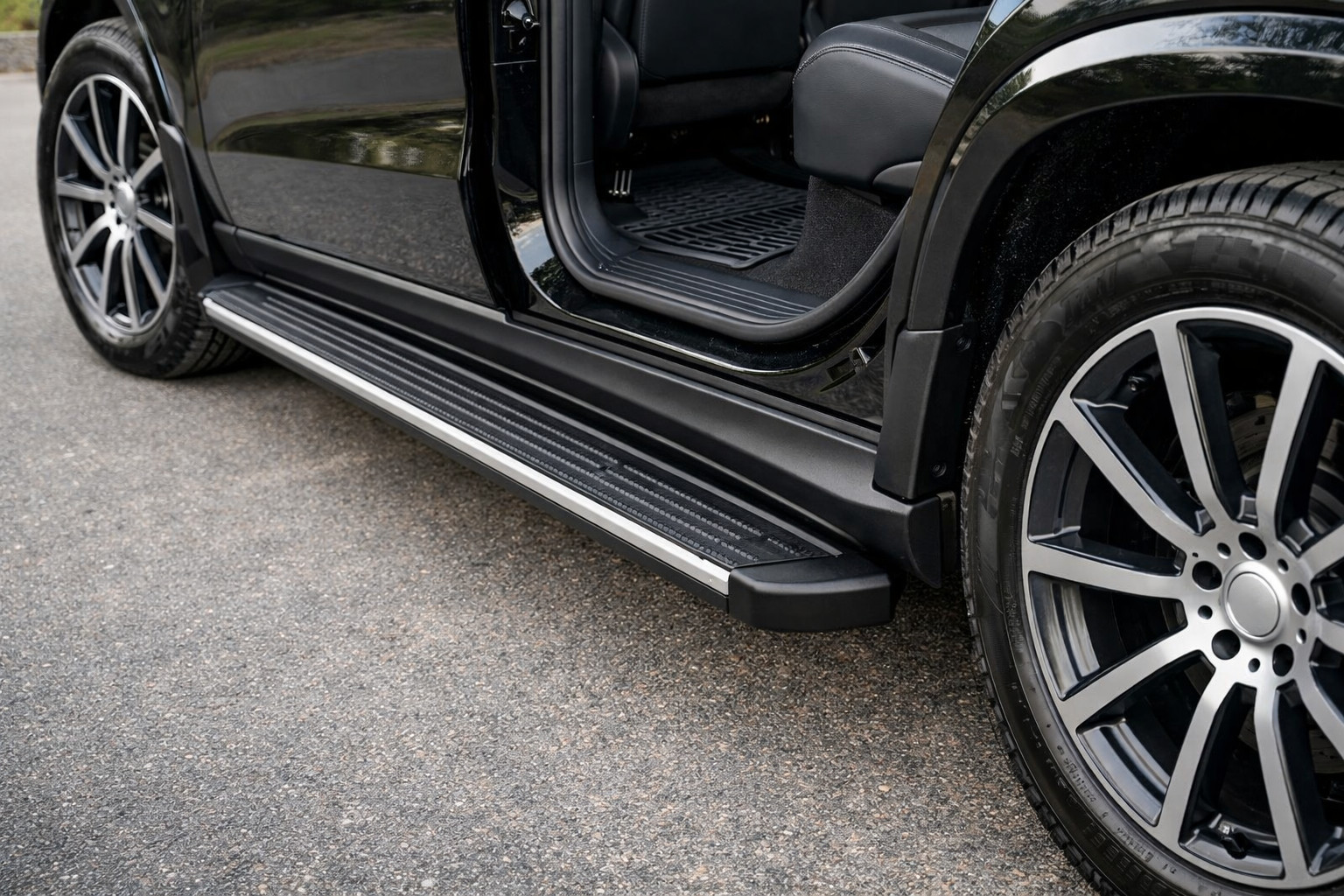 Mercedes GLS X167: Accessories to keep sills clean and ease entry
