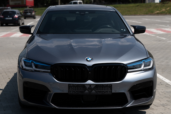 From a standard BMW G30 to an M5 Competition 2021: what was installed