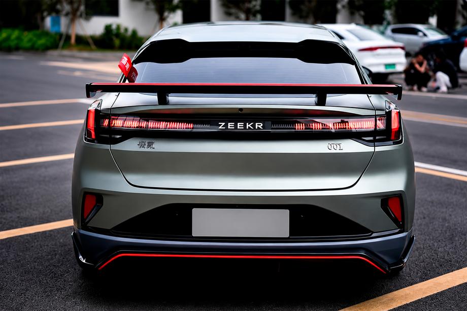 Zeekr 001 2021- V2 Spoiler (2024+, Carbon) Image