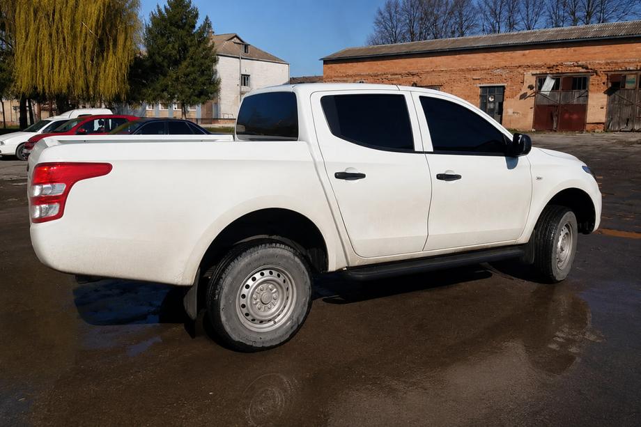 Fiat Fullback 2016- Premium Side Steps (2 pcs, stainless steel) Black Ø60 Image