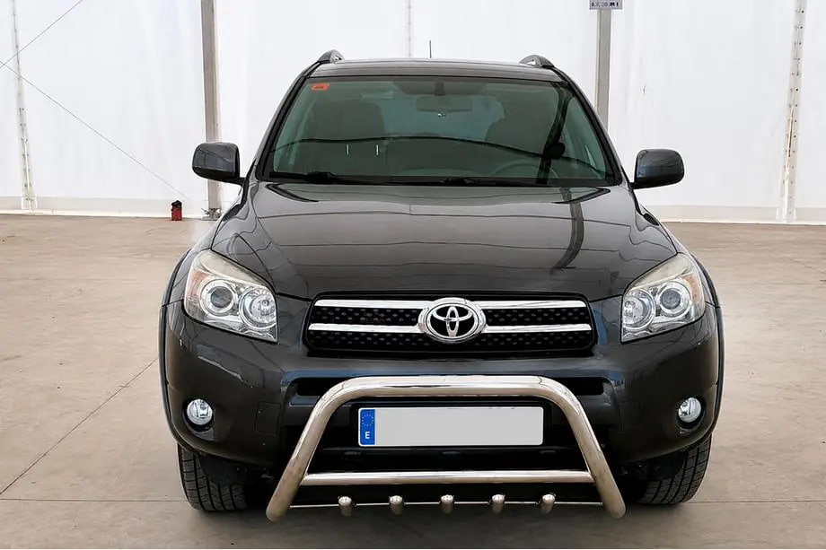 Complete protection install on Toyota RAV4: front bull bar, side steps and rear bar