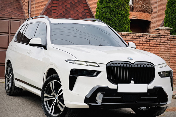 BMW X7 G07 2019–: installing the LCI M-Performance facelift kit Photo 5