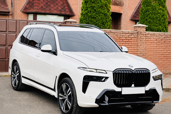 BMW X7 G07 2019–: installing the LCI M-Performance facelift kit Photo 2