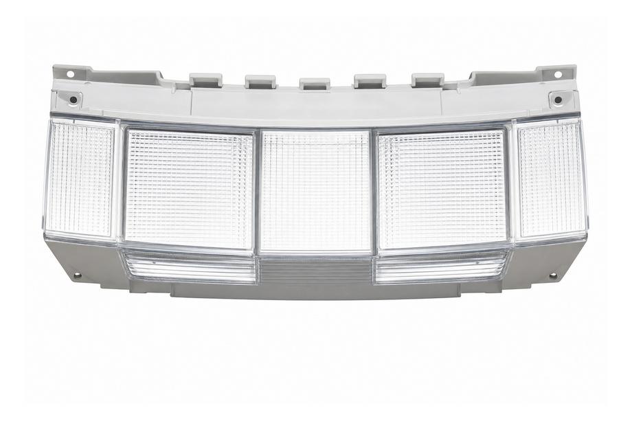 Range Rover Sport 2014-2022 Front bumper tow hook cover, silver (2014) Image