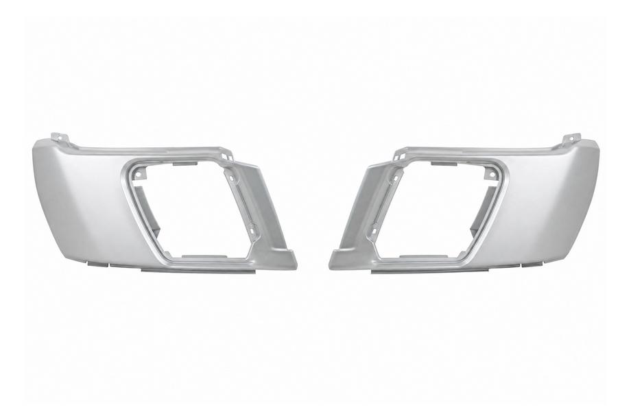 Range Rover Evoque 2012-2018 Silver rear bumper exhaust tip trim Dynamic Image